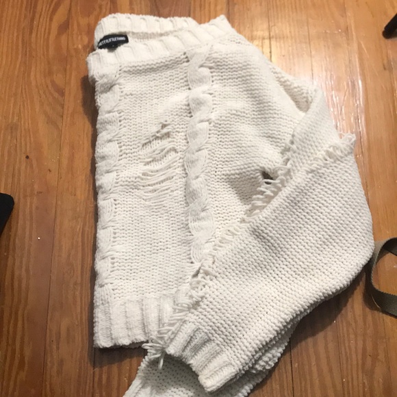 ⚠️ SOLD Cream ripped/distressed sweater - Picture 3 of 5